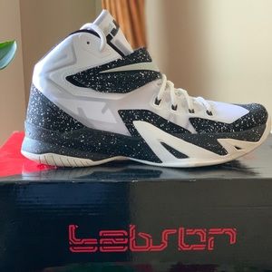 Nike Zoom Soldier VIII PRM